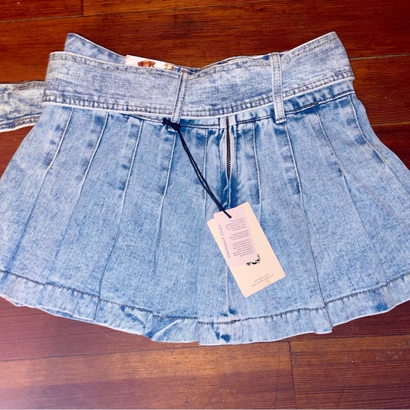 Sincerely Jules Light Blue Pleated Mini Skirt - Picture 2 of 3
